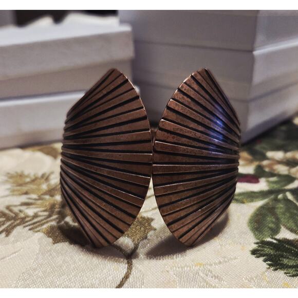 Vtg 1980's Metal Retro Shell Spring Clamp Bracelet Art Deco Statement Cuff - Picture 3 of 9